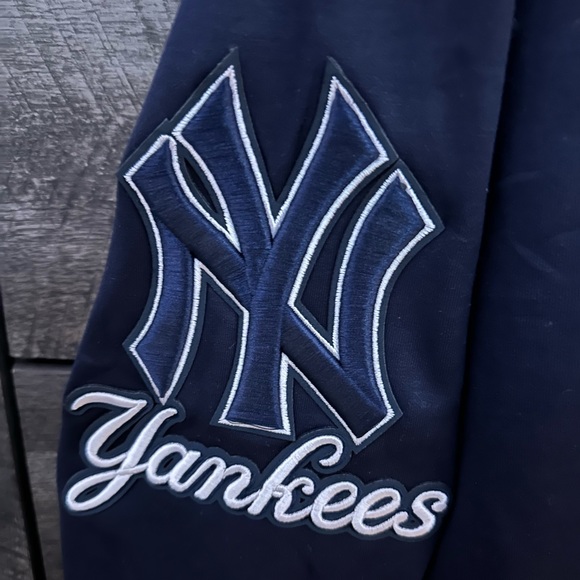 NWT - Pro Standard - MLB New York Yankees Logo - Navy - Hoodie - Medium - Picture 2 of 8